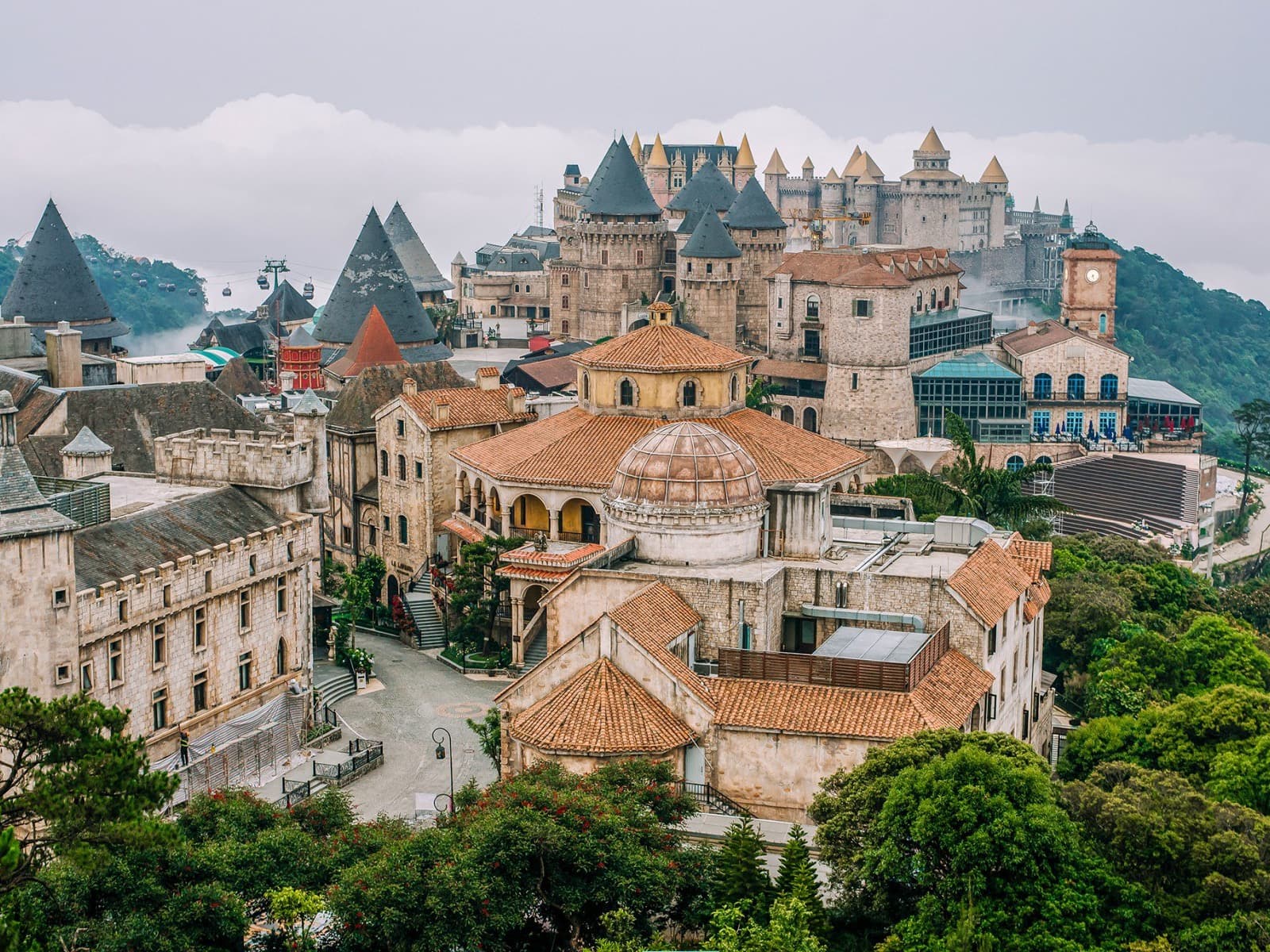 Ba Na Hills Golden Bridge