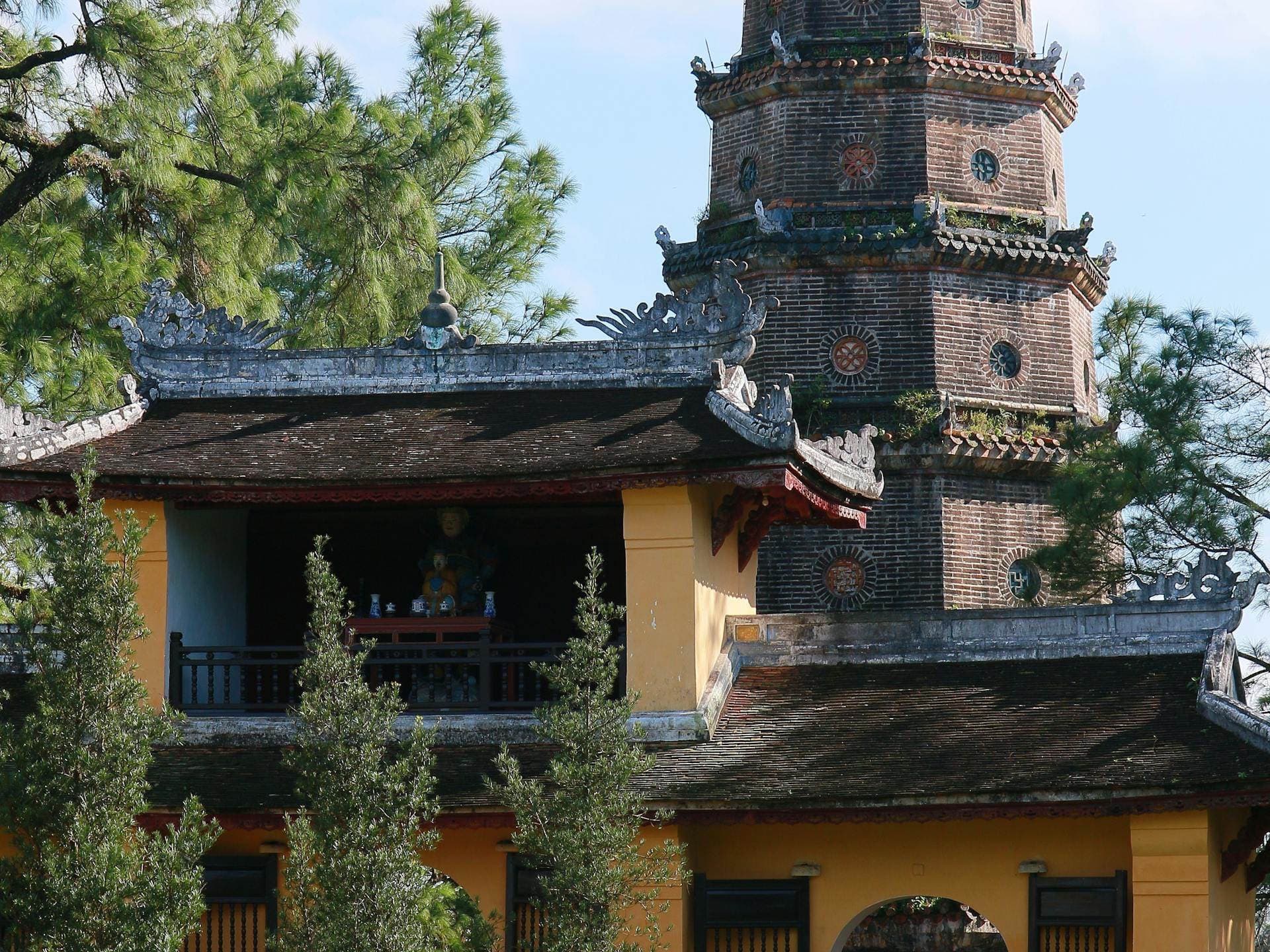 Da Nang to Hue: Imperial City Day Tour photo 2