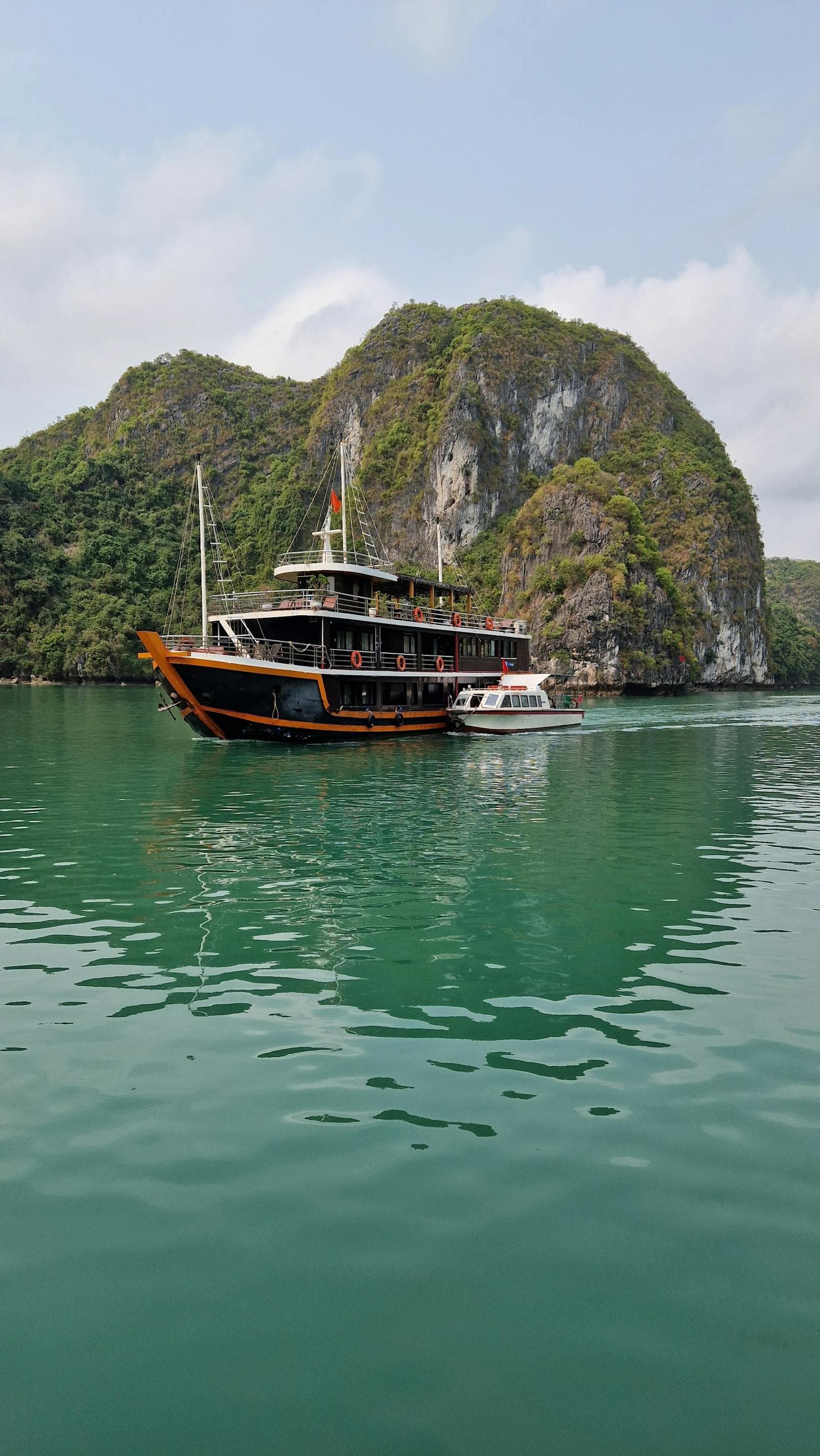 Ha Long Bay 5-Star Day Cruise photo 3