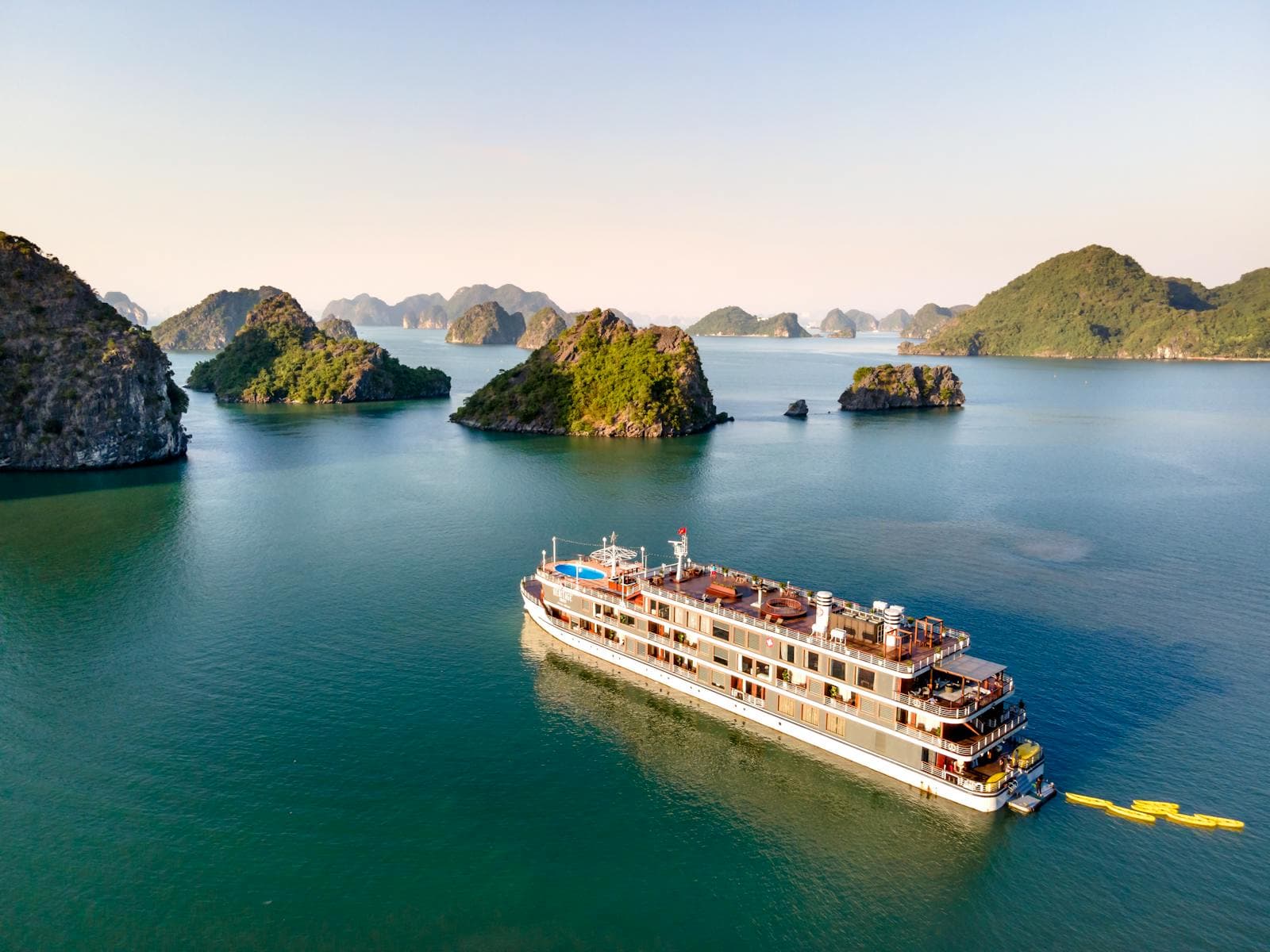 Ha Long Bay 6-Star Luxury Overnight Cruise photo 3
