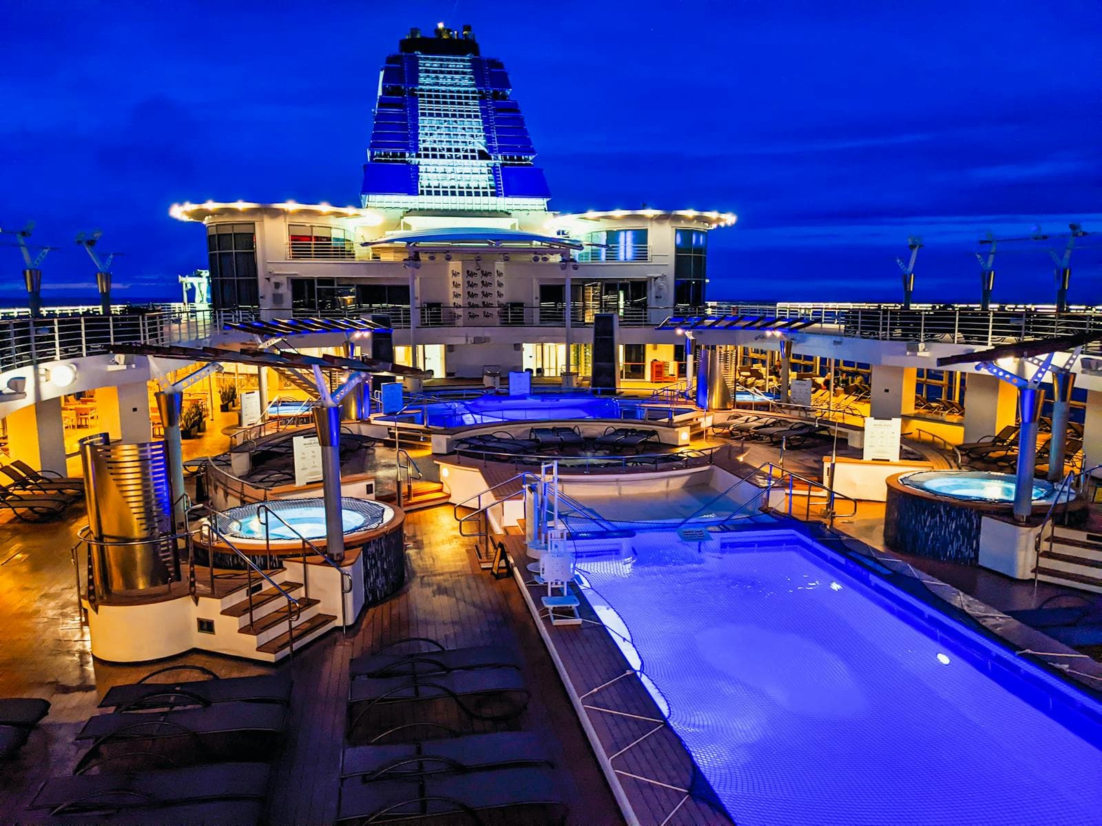 Ha Long Bay 6-Star Luxury Overnight Cruise photo 8