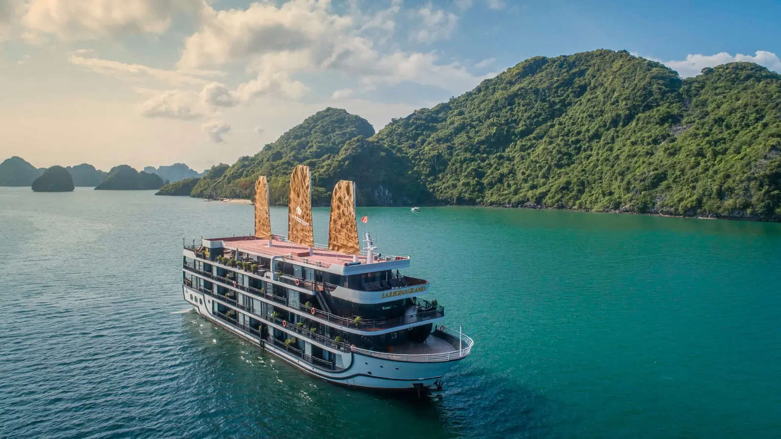 La Regina Grand Cruise in Lan Ha Bay