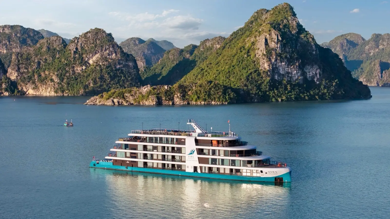 Lyra Grandeur Cruise in Lan Ha Bay