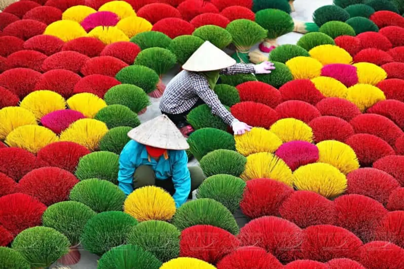 Incense and conical-hat craft villages near Hanoi, Vietnam, photo 2