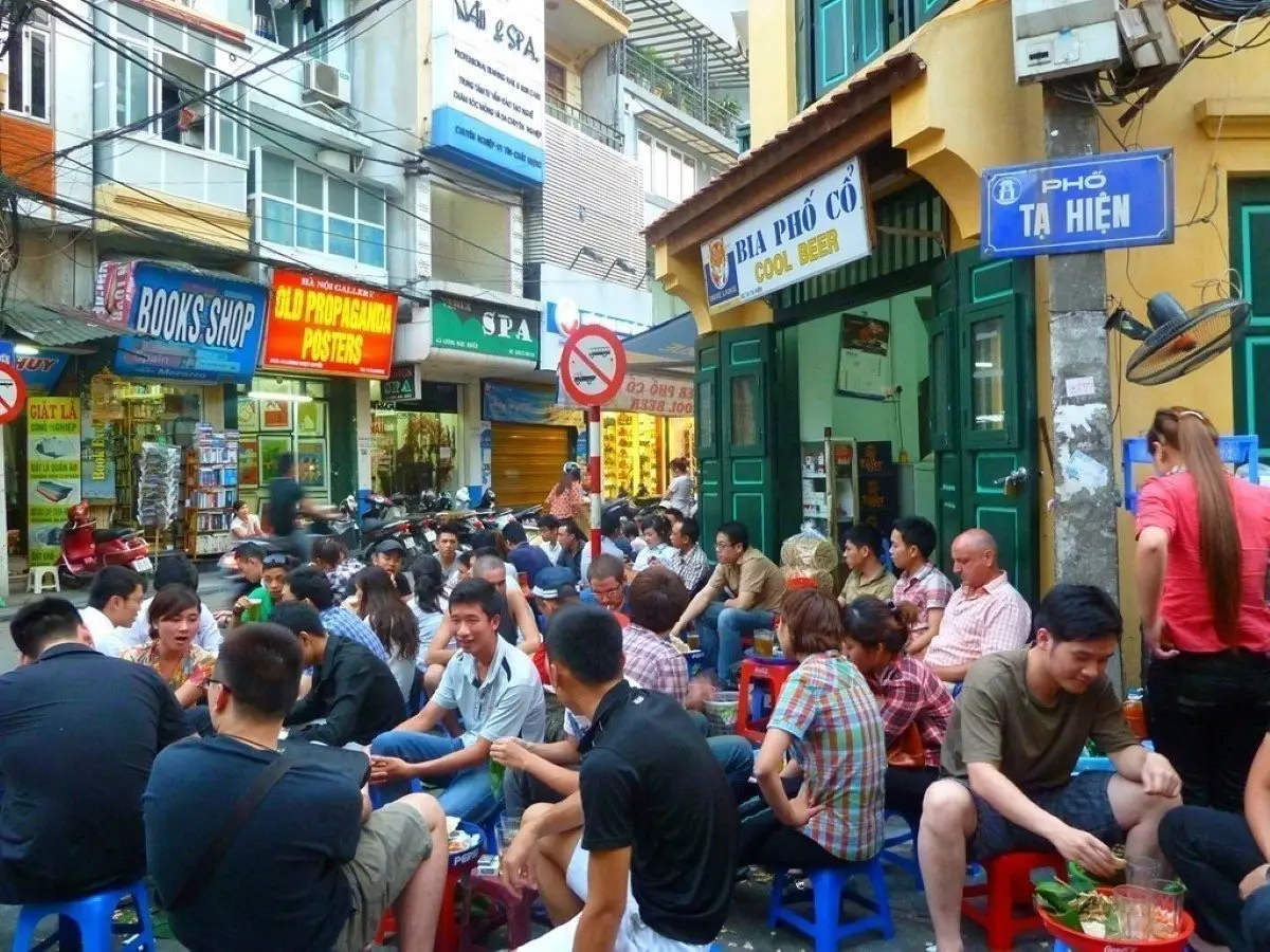 Streets and daily life of Hanoi, Vietnam, photo 2