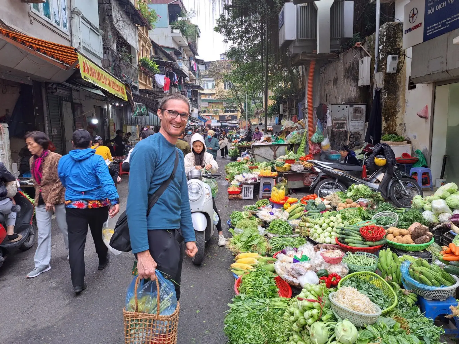Streets and daily life of Hanoi, Vietnam, photo 3