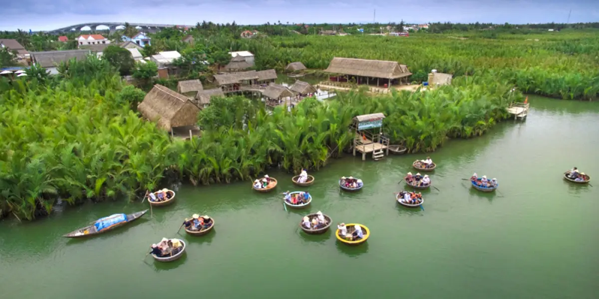 Old town lanes and waterways of Hoi An, central Vietnam, photo 2