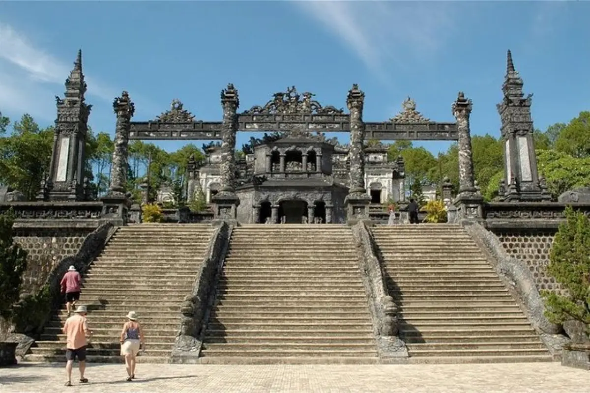Imperial citadel and Perfume River scenery in Hue, central Vietnam, photo 3