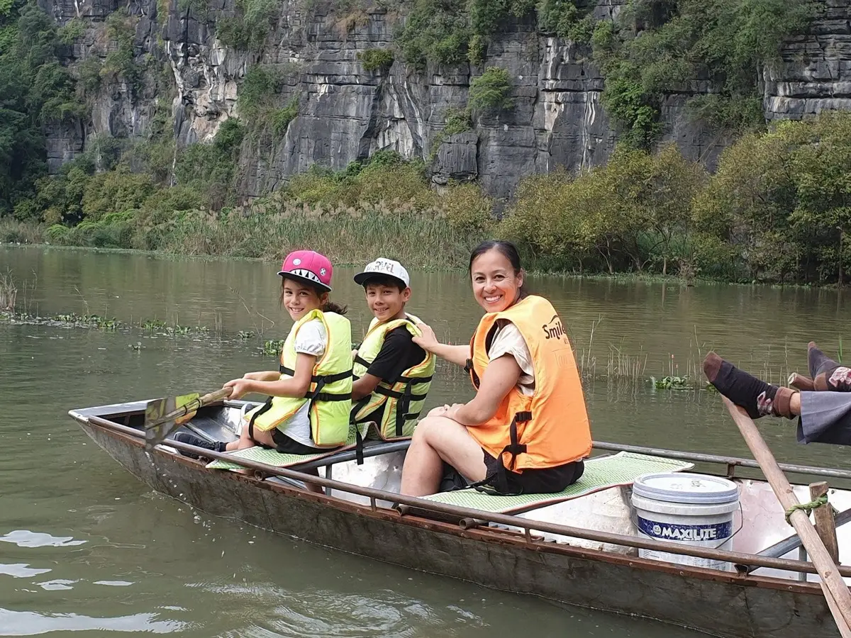 Limestone karst and river scenery in Ninh Binh, northern Vietnam, photo 5
